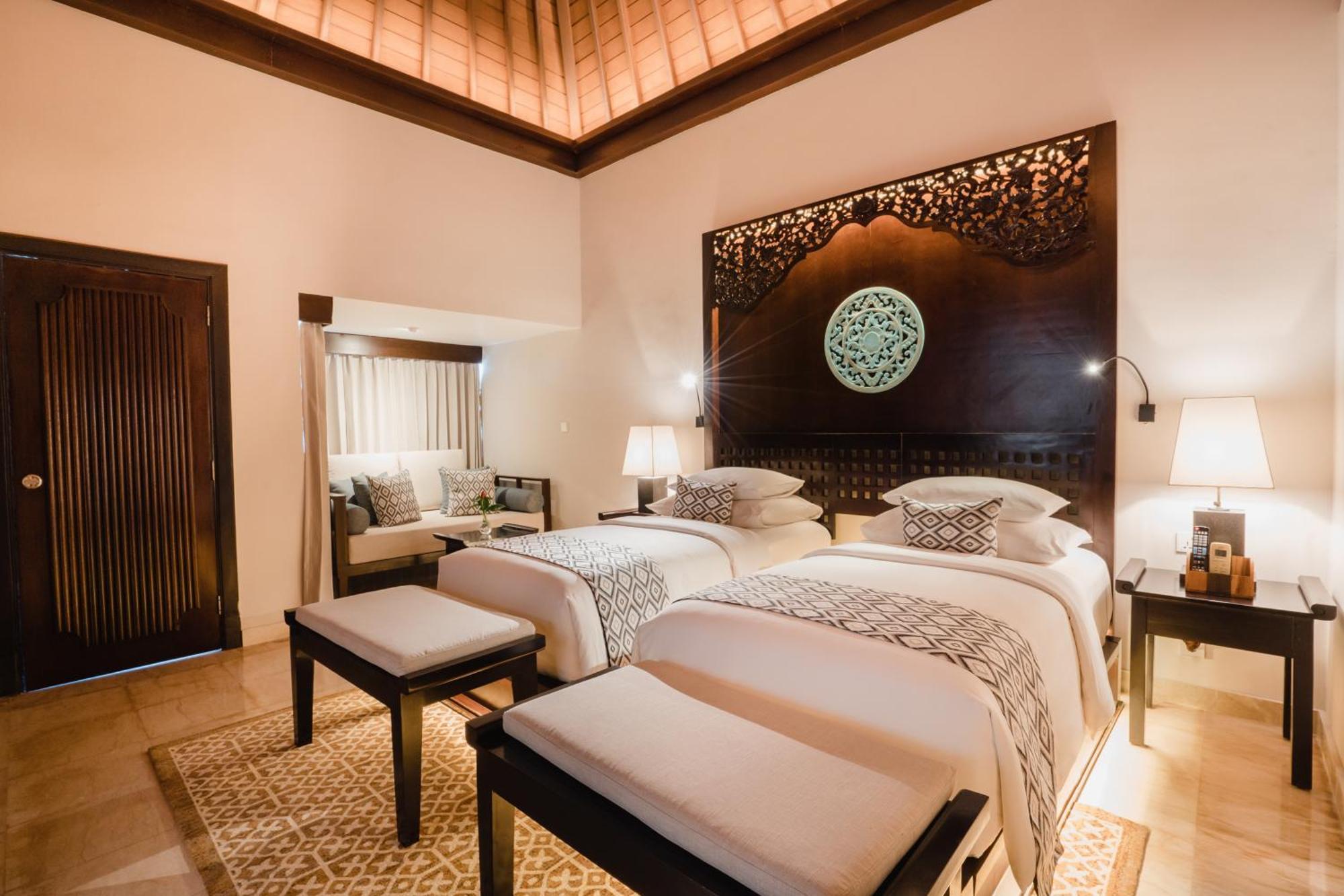 Ramayana Suites And Resort Kuta Lombok Exteriör bild A bedroom at the resort