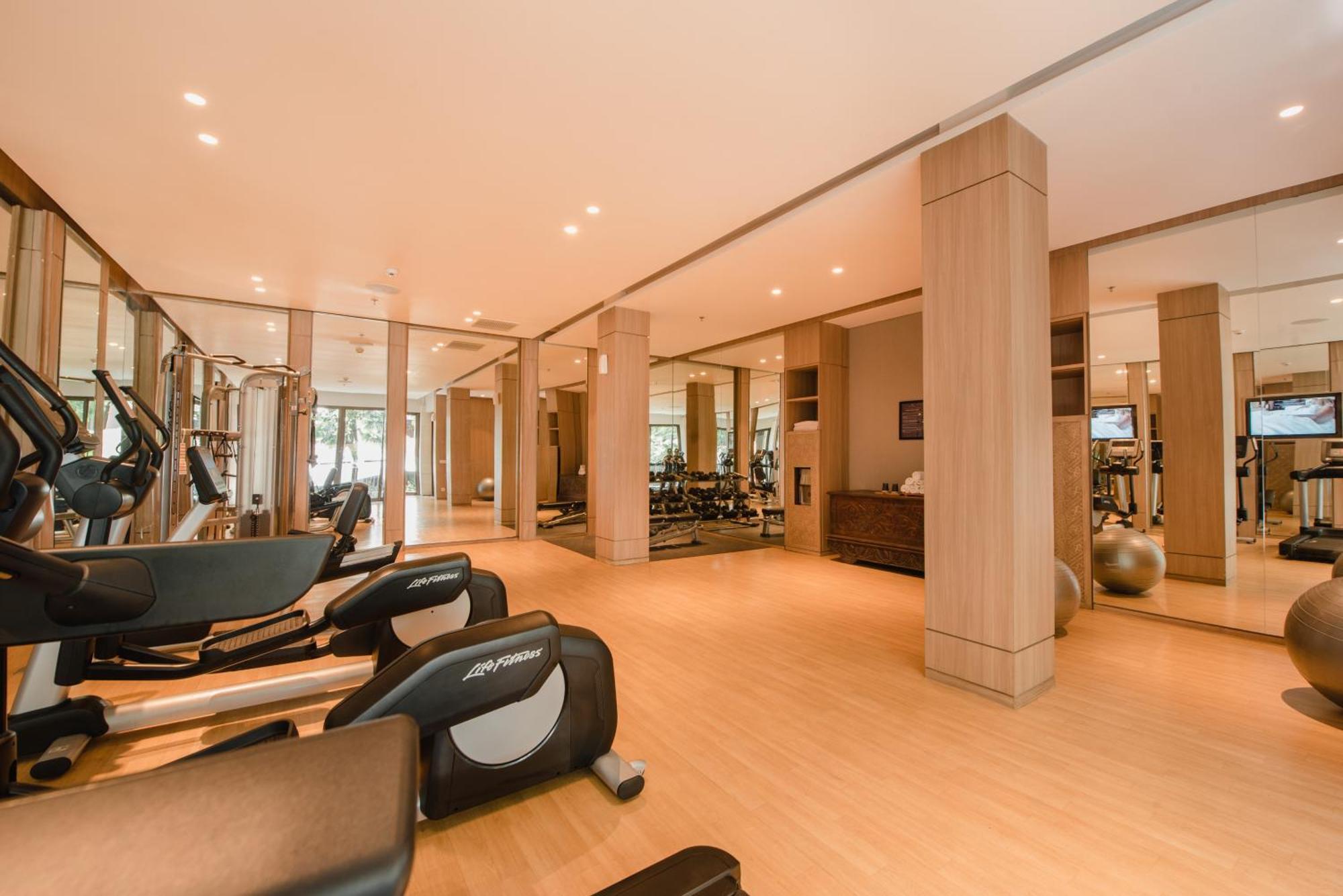 Ramayana Suites And Resort Kuta Lombok Exteriör bild The gym at The Park, Hyderabad