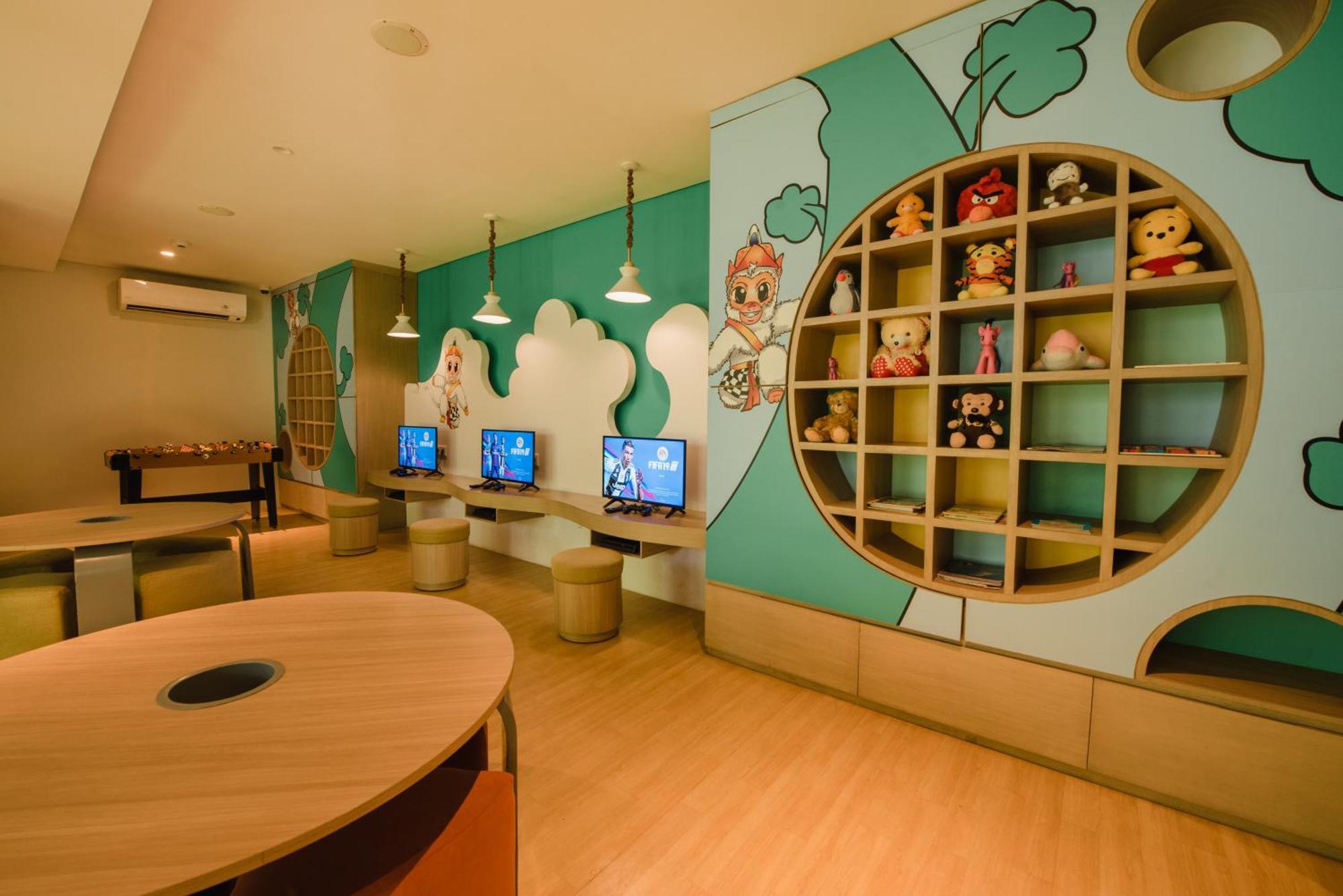 Ramayana Suites And Resort Kuta Lombok Exteriör bild The Children's Library